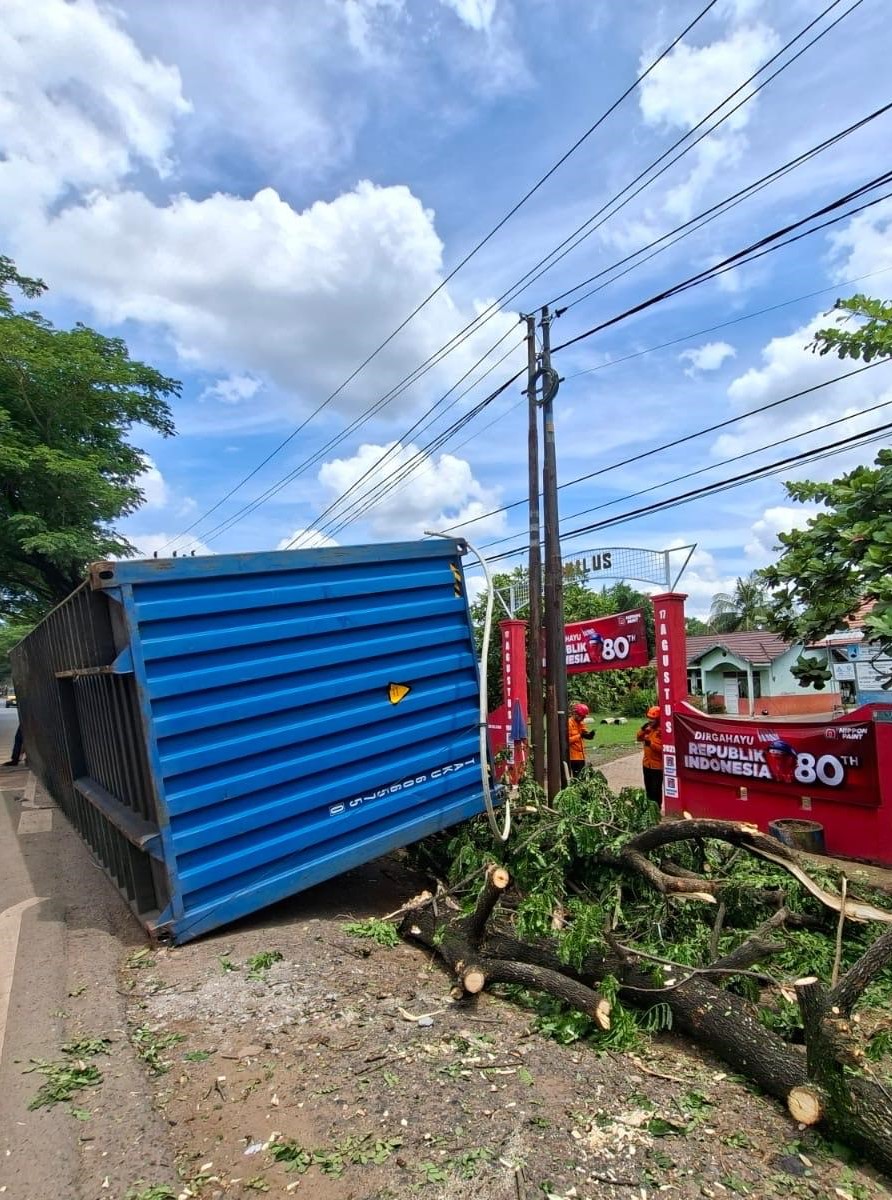 Kontainer Timpa Pelajar di Depan SDN 1 Landasan Ulin Selatan, 3 Masih Dirawat