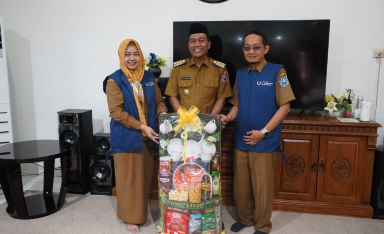 BUPATI HSS BERIKAN CONTOH TELADAN PELAPORAN PENERIMAAN HADIAH LEBARAN