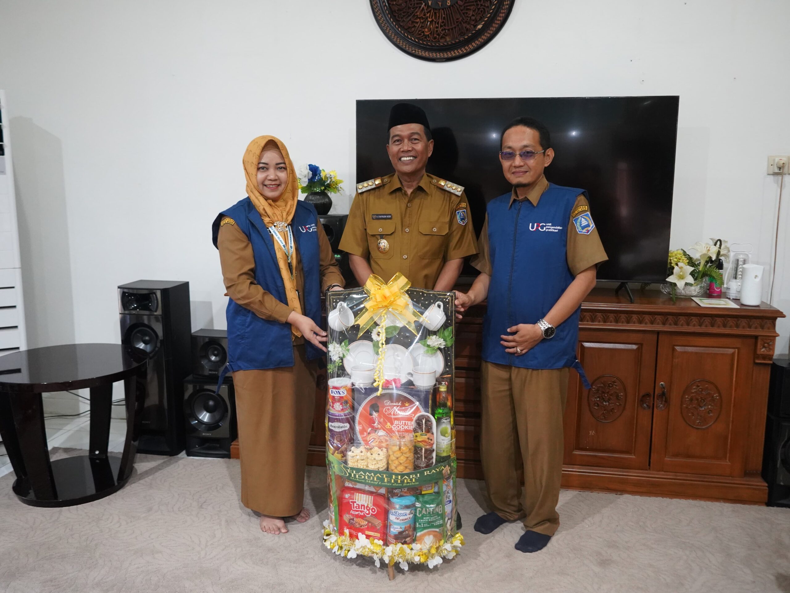 BUPATI HSS BERIKAN CONTOH TELADAN PELAPORAN PENERIMAAN HADIAH LEBARAN