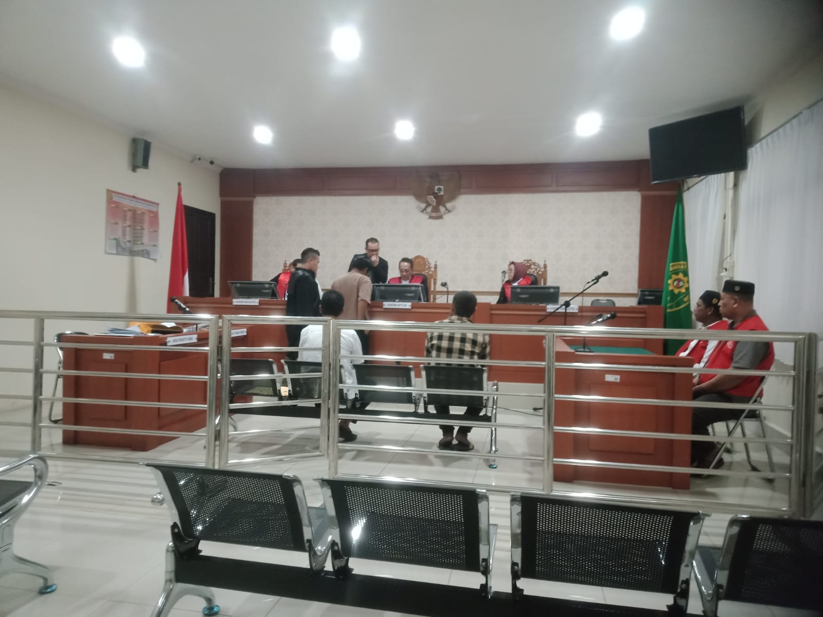 Terbukti Bersalah Kedua Pengempul BBM Solar Bersubsidi Sebanyak 9 Ribu Liter Dituntut 4 Bulan Penjara. Barbuk Mobil Tangki ” PT.Andrian Jaya Mandiri ” Dikembalikan