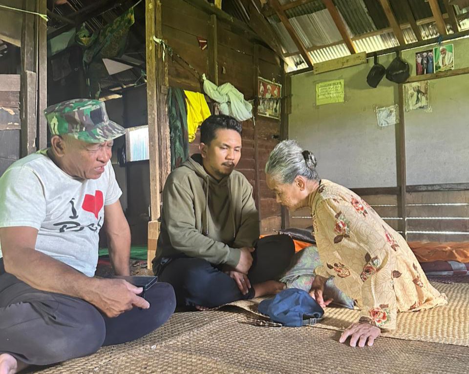 Anggota DPRD Banjar Wahyu Akbar Sambangi Rumah Lansia Tak Layak Huni, Usahakan Bedah Rumah