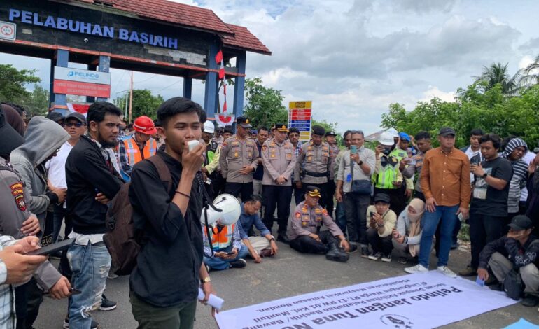 Warga Gelar Demonstrasi Tuntut Dana CSR, Pelindo Komitmen Jaga Hubungan dengan Masyarakat