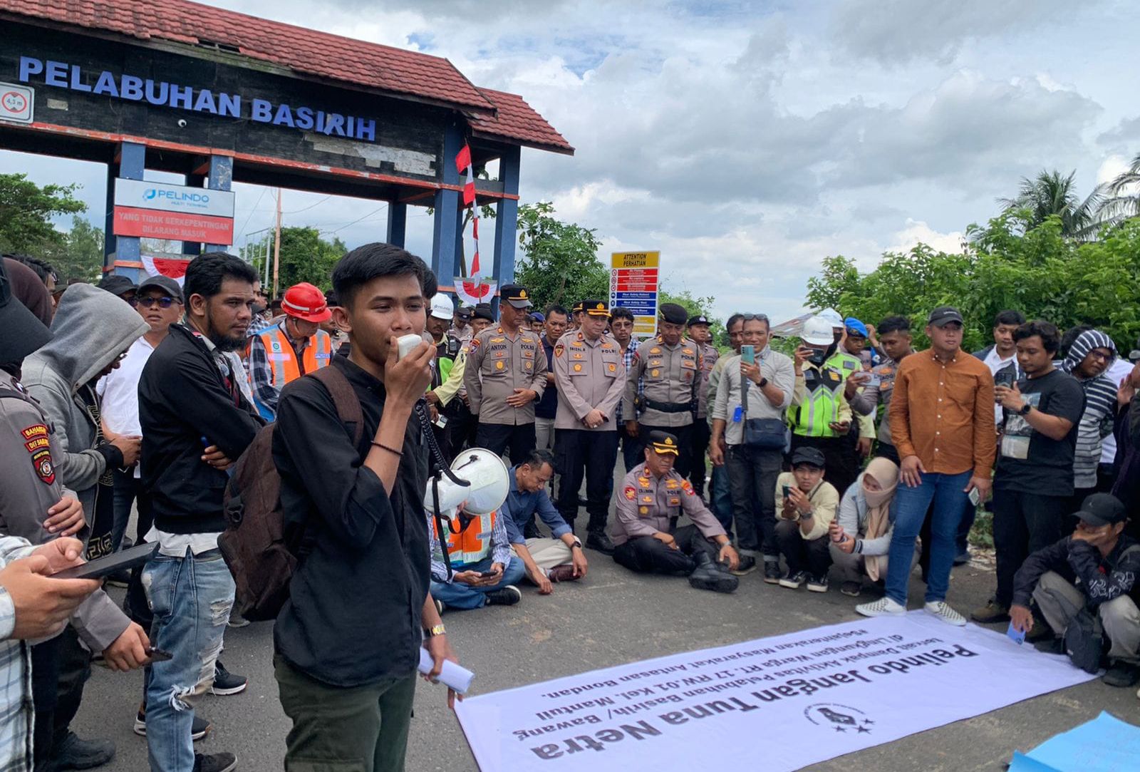 Warga Gelar Demonstrasi Tuntut Dana CSR, Pelindo Komitmen Jaga Hubungan dengan Masyarakat