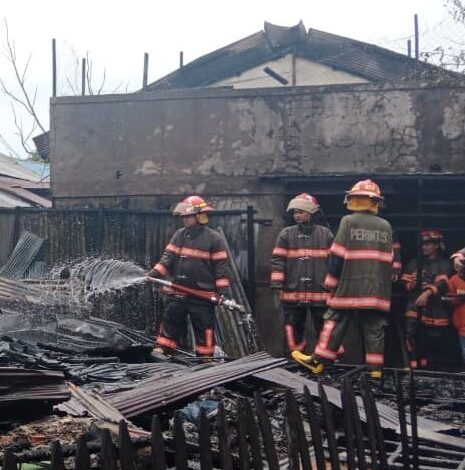 Kobaran Api di Kawasan Jahri Saleh Gegerkan Warga