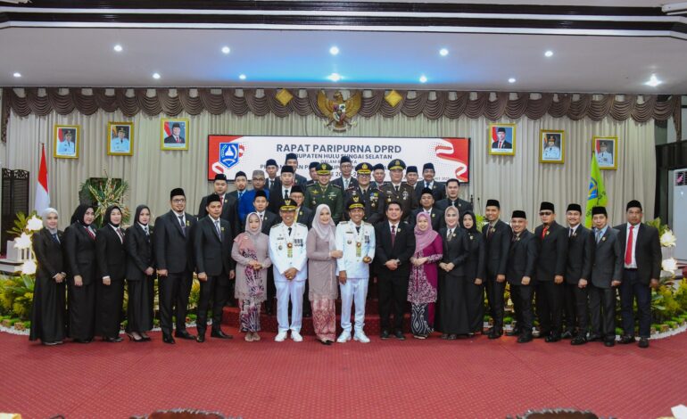 KETUA TP PKK DAN KETUA GOW KAB. HSS HADIRI PIDATO PERDANA BUPATI HSS: DUKUNG VISI ”MEMBANGUN DESA, MENATA KOTA”