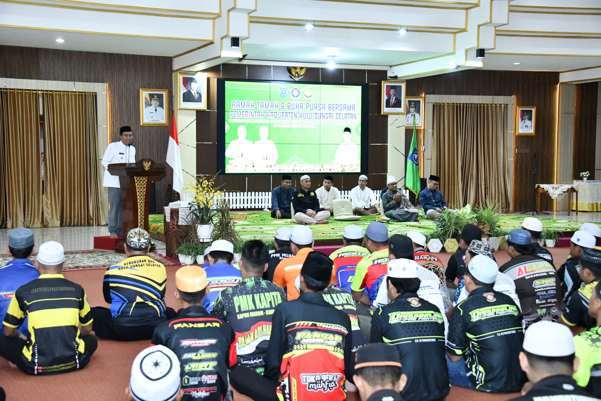 BUPATI HSS APRESIASI PERAN PEMADAM KEBAKARAN DAN RELAWAN DI ACARA BUKA PUASA BERSAMA