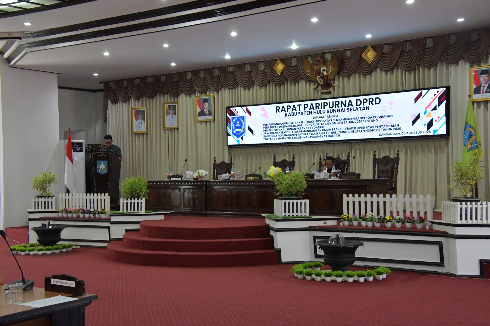 WAKIL BUPATI HSS HADIRI RAPAT PARIPURNA DPRD, SELURUH FRAKSI SETUJUI RANPERDA PERUBAHAN SUSUNAN PERANGKAT DAERAH