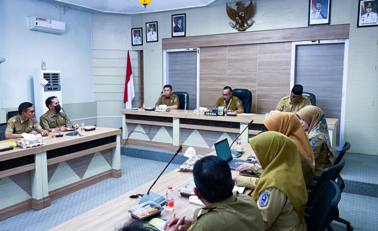 SEKDA HSS PIMPIN RAPAT KOORDINASI PERCEPATAN PERTUMBUHAN EKONOMI DAERAH