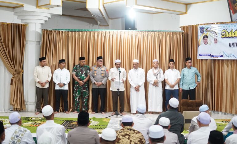 Bupati HSS Ajak Warga Jaga Persatuan Lewat Sholat Hajat Bersama
