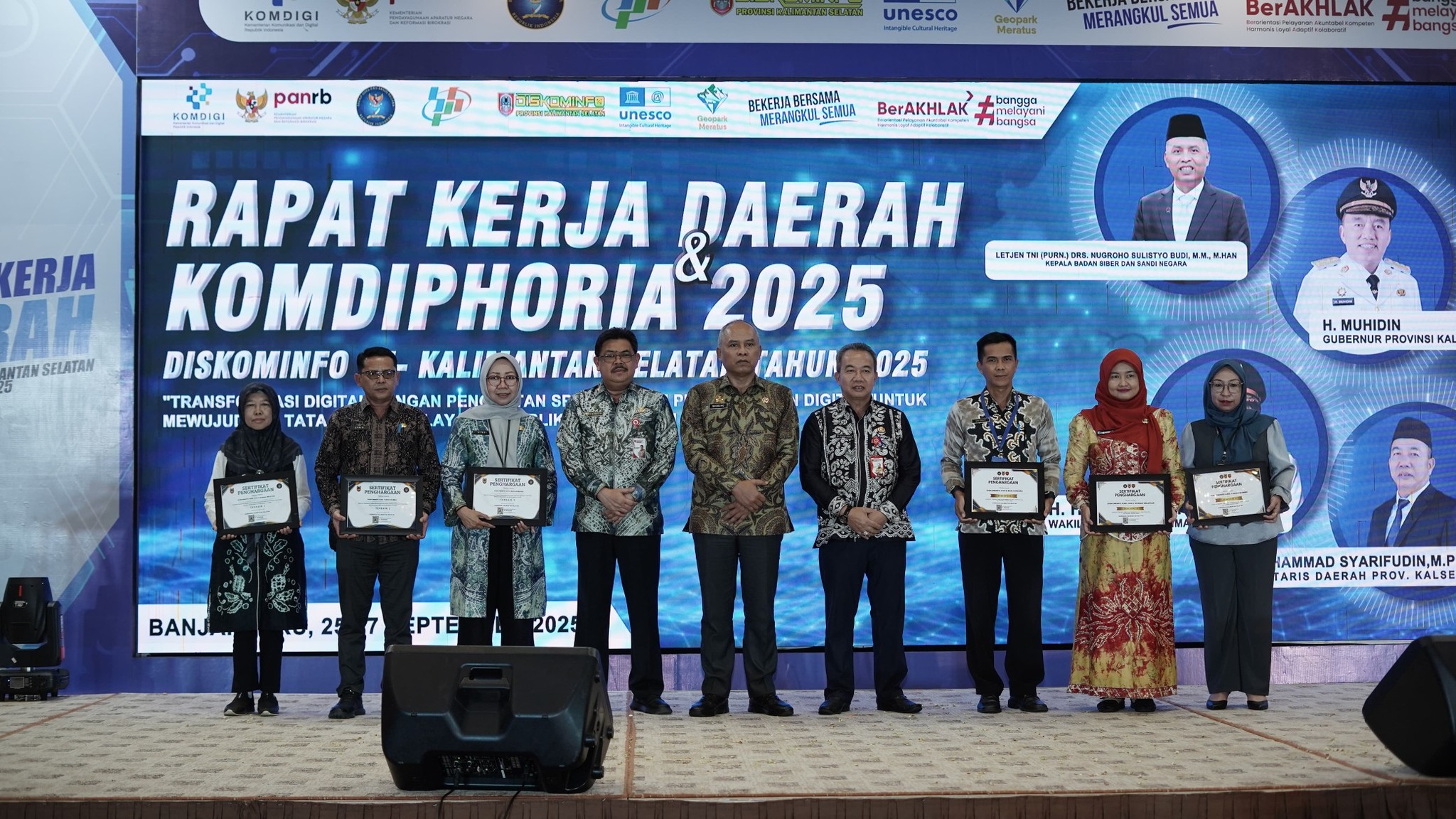 Diskominfo HSS Raih Dua Penghargaan Bergengsi di Rakerda Kominfo se-Kalsel 2025