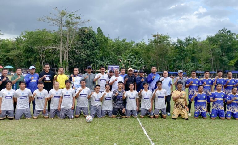 Meriahkan HUT ke-48, Desa Awang Bangkal Barat Gelar Turnamen Sepak Bola Berhadiah Rp63,5 Juta