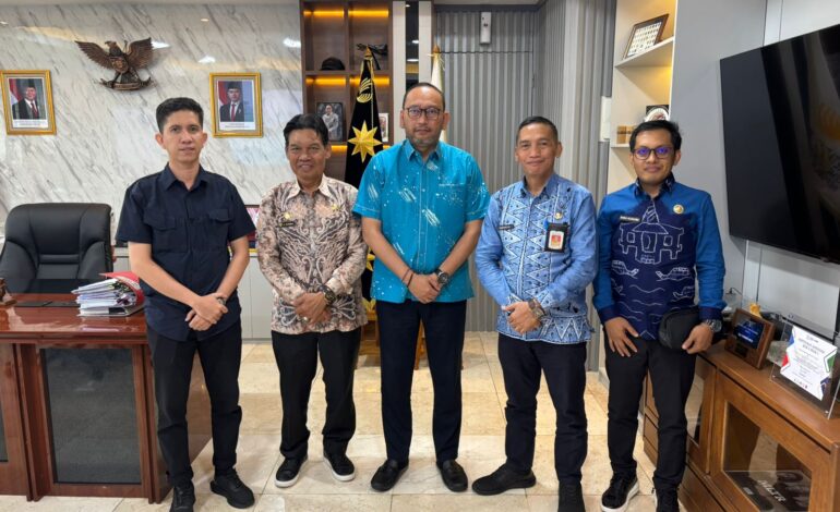 WABUP HSS DITERIMA DI RUANG KERJA SEKJEN KEMENSOS RI UNTUK MENYAMPAIKAN PROPOSAL PEMBENTUKAN SEKOLAH RAKYAT DI KABUPATEN HULU SUNGAI SELATAN