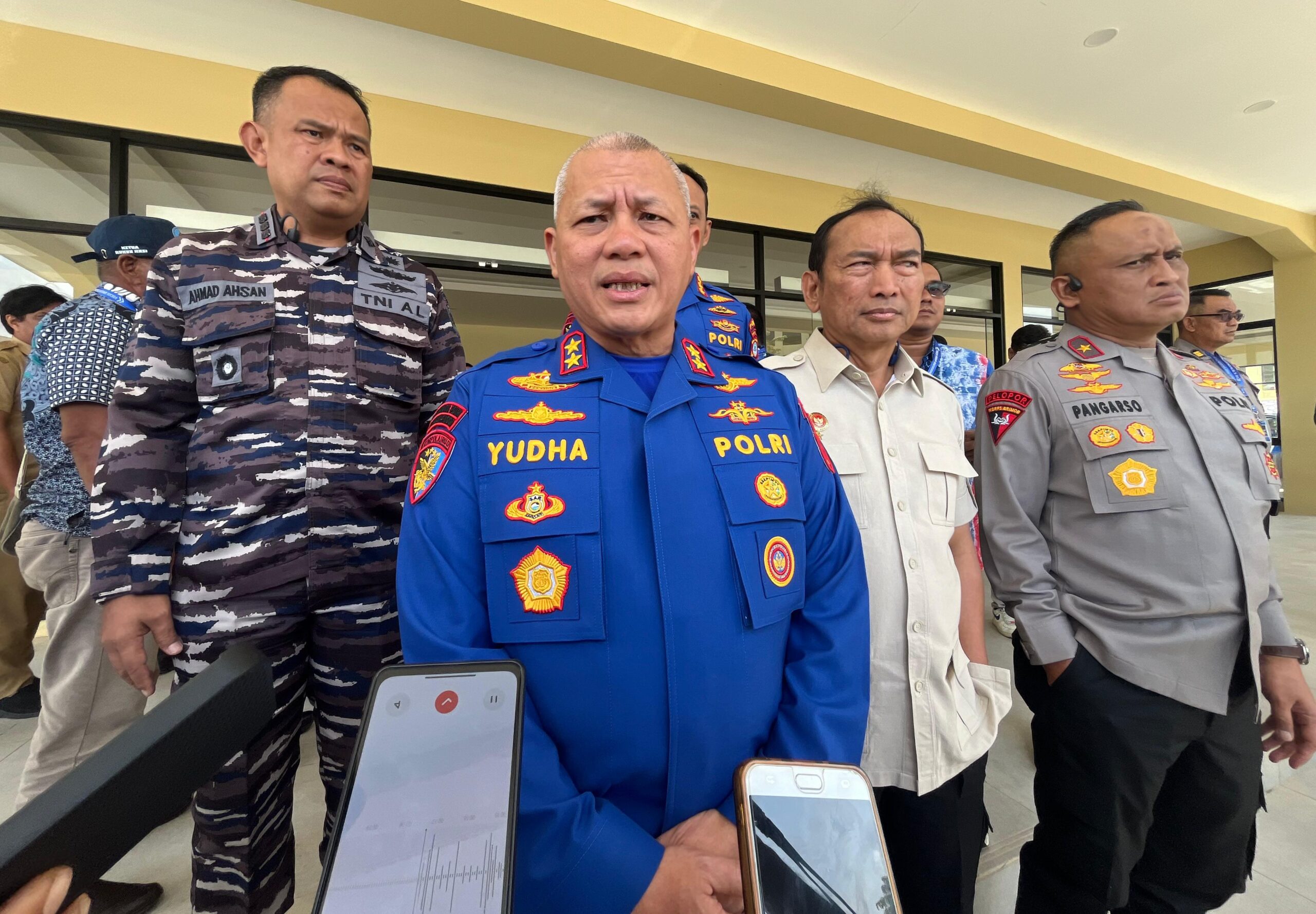 Personel Brimob, Samapta dan Basarnas Dikerahkan untuk Mencari Helikopter Hilang