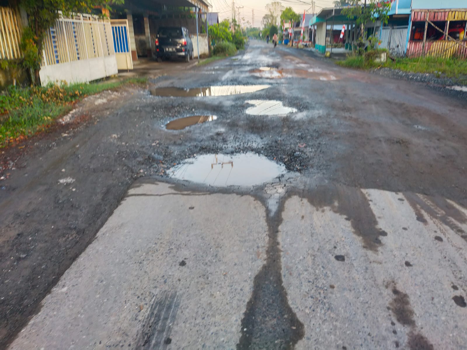 Warga Ulu Benteng Keluhkan Jalan Protokol Rusak Parah, Dinas PUPR Batola Segera Menanganinya.