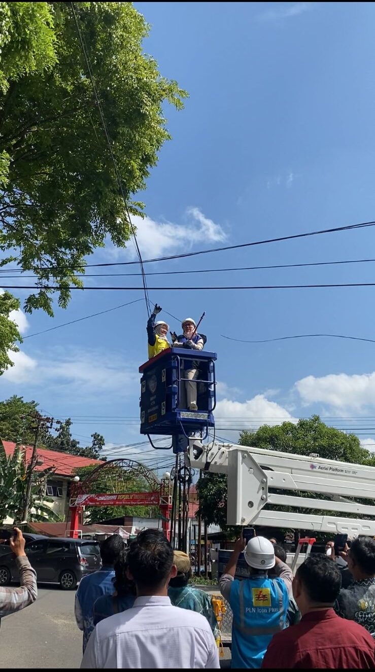 Banjarbaru Mulai Penataan Kabel Optik Udara, Kabel Semrawut Diturunkan
