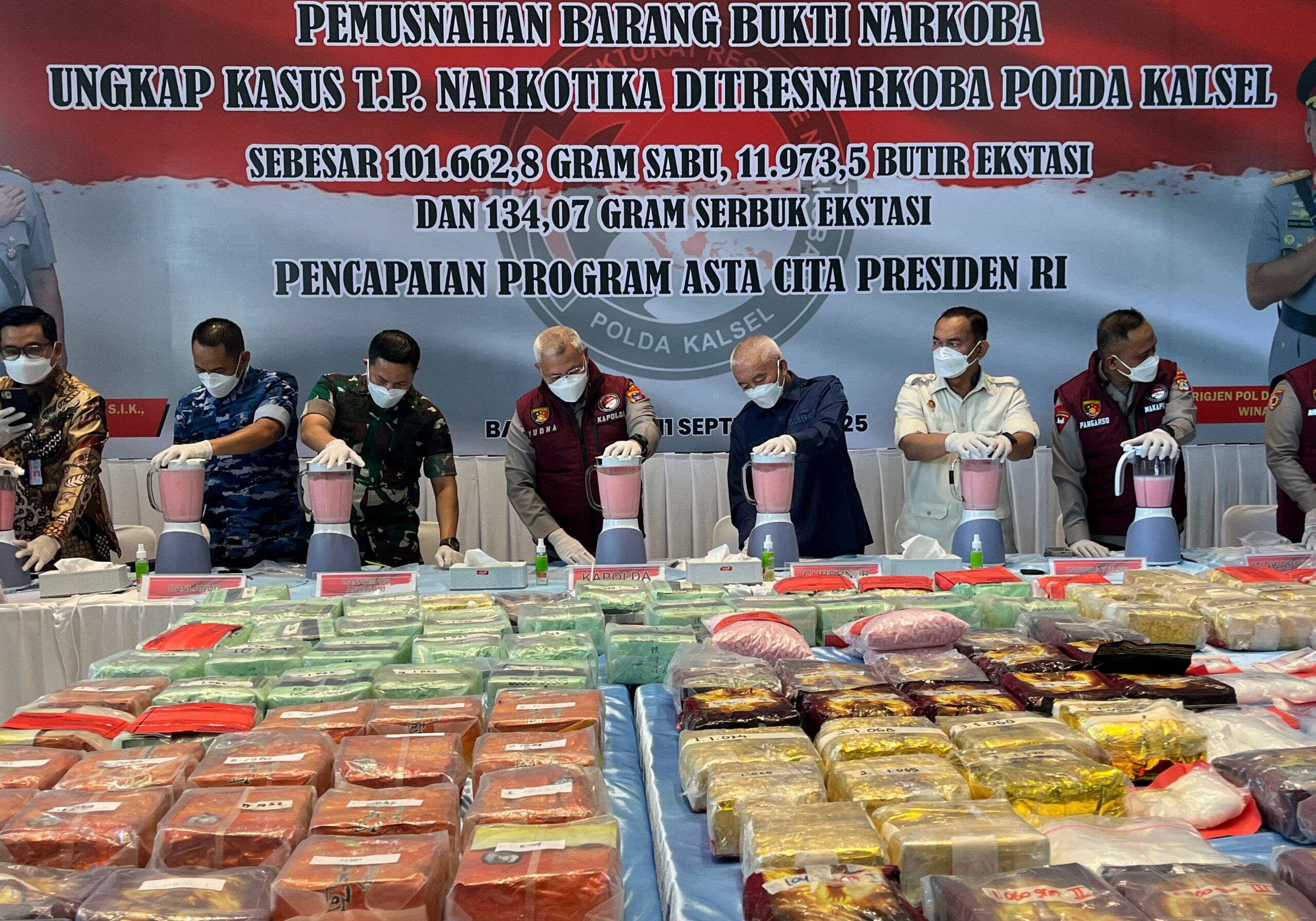 Disaksikan 60 Tersangka, Polda Kalsel Musnahkan 101 Kilogram Sabu dan 11 Ribu Butir Pil Ekstasi