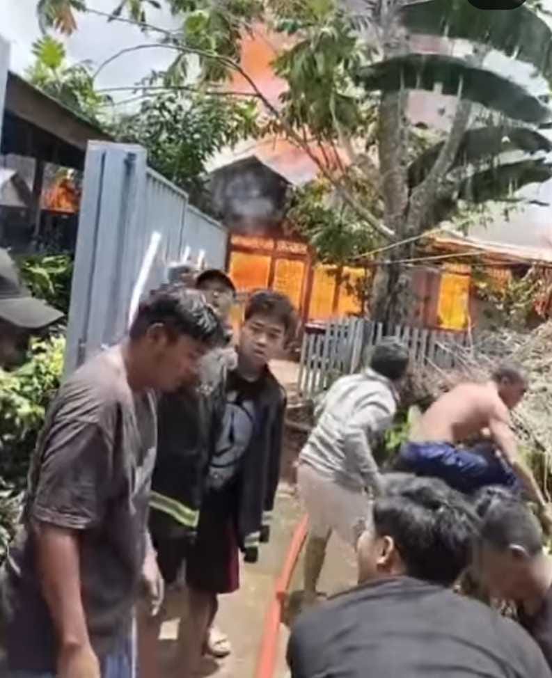 Kebakaran Teluk Tiram Renggut Dua Nyawa, Listrik Belum Diputus Saat Warga Berusaha Memadamkan Api