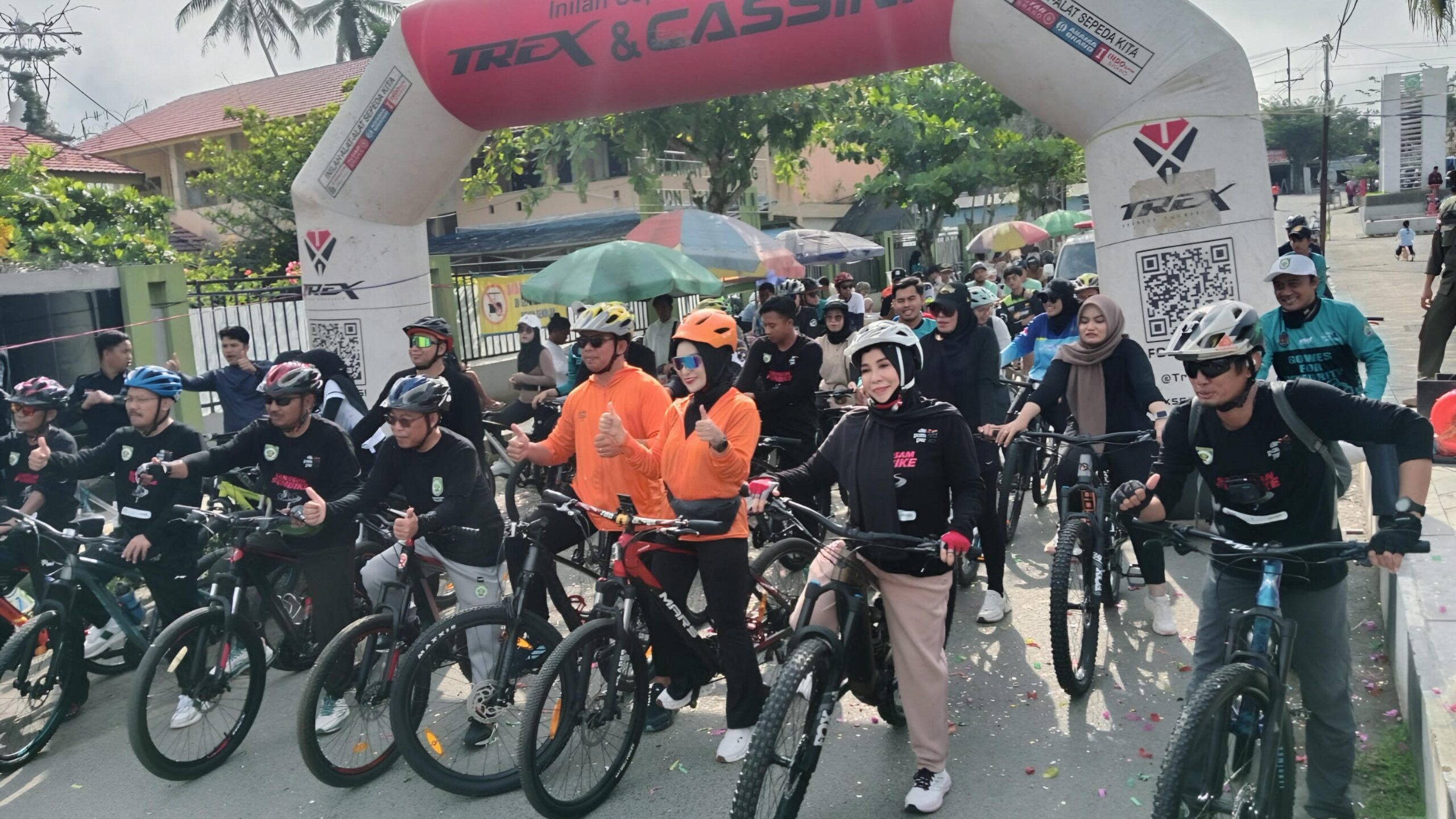 Sanggam Funbike, Ketua TP PKK Balangan Hj. Sri Huriyati Hadi Dorong Masyarakat Hidup Sehat