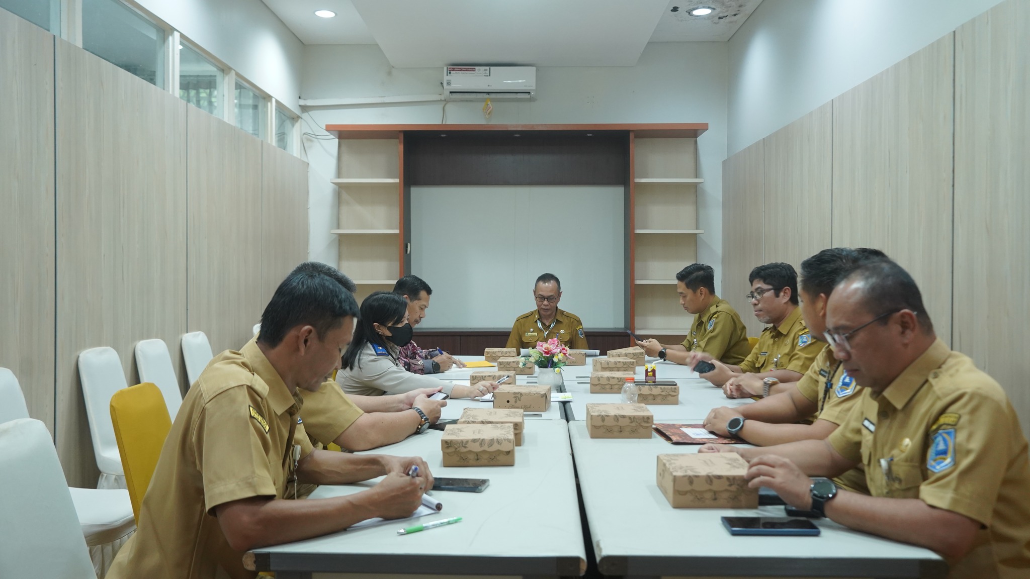 PASTIKAN PERCEPATAN PROGRAM PTSL BERJALAN, SEKDA GELAR RAPAT DENGAN BPN