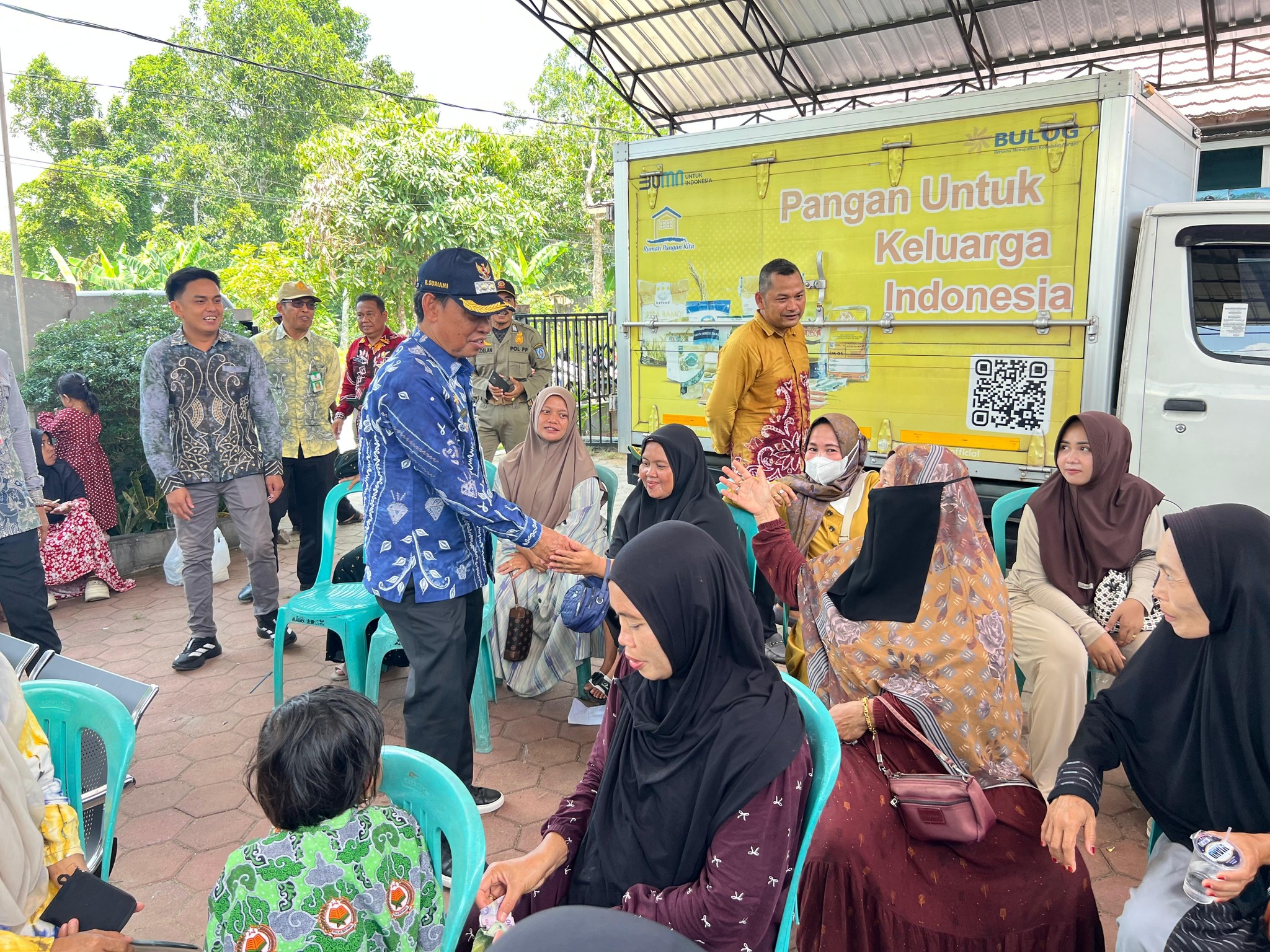 Wabup HSS Tinjau Pasar Pangan Murah di Desa Pakan Dalam