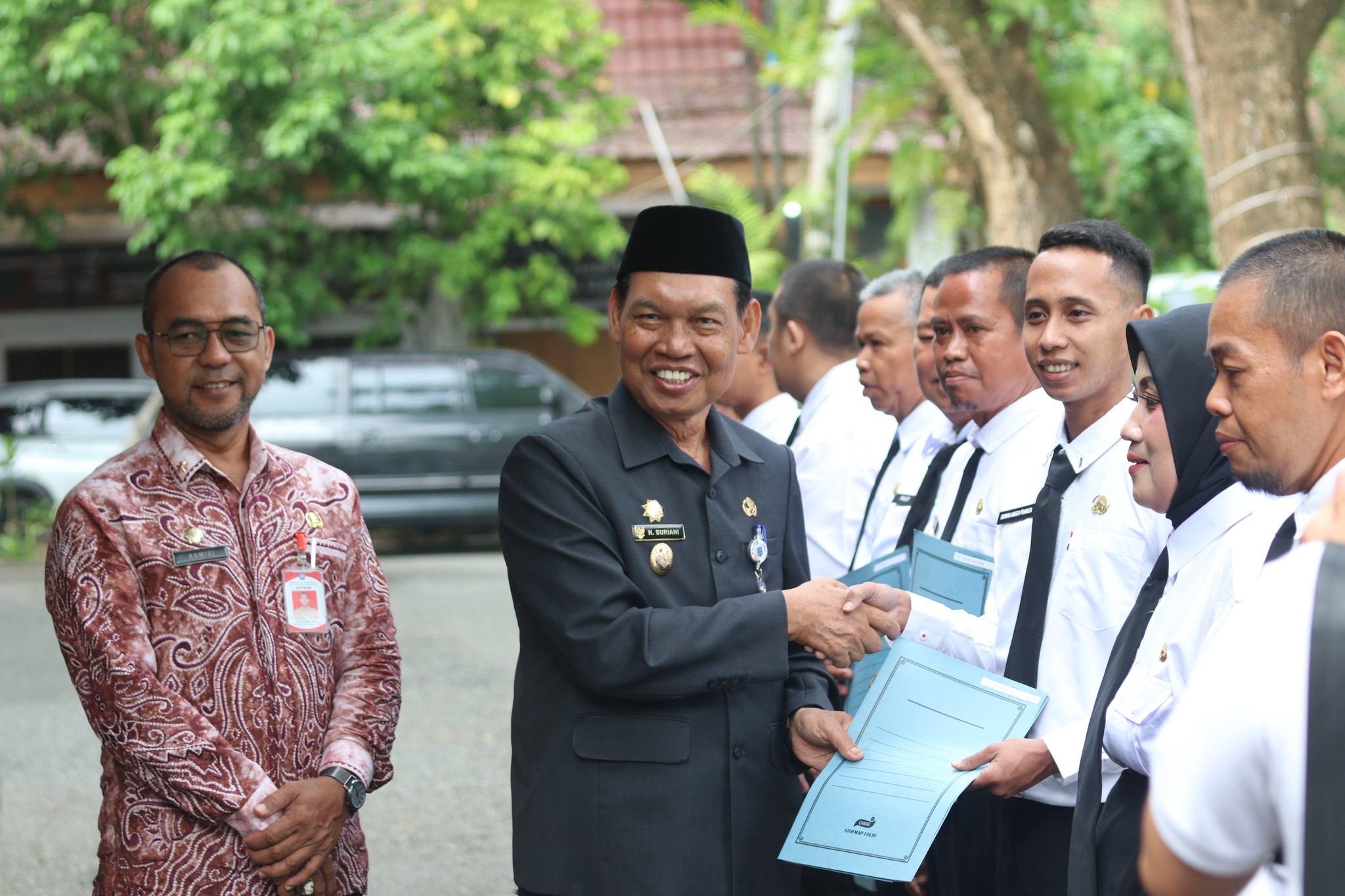 Wakil Bupati HSS Serahkan SK Pengangkatan 787 PPPK Paruh Waktu