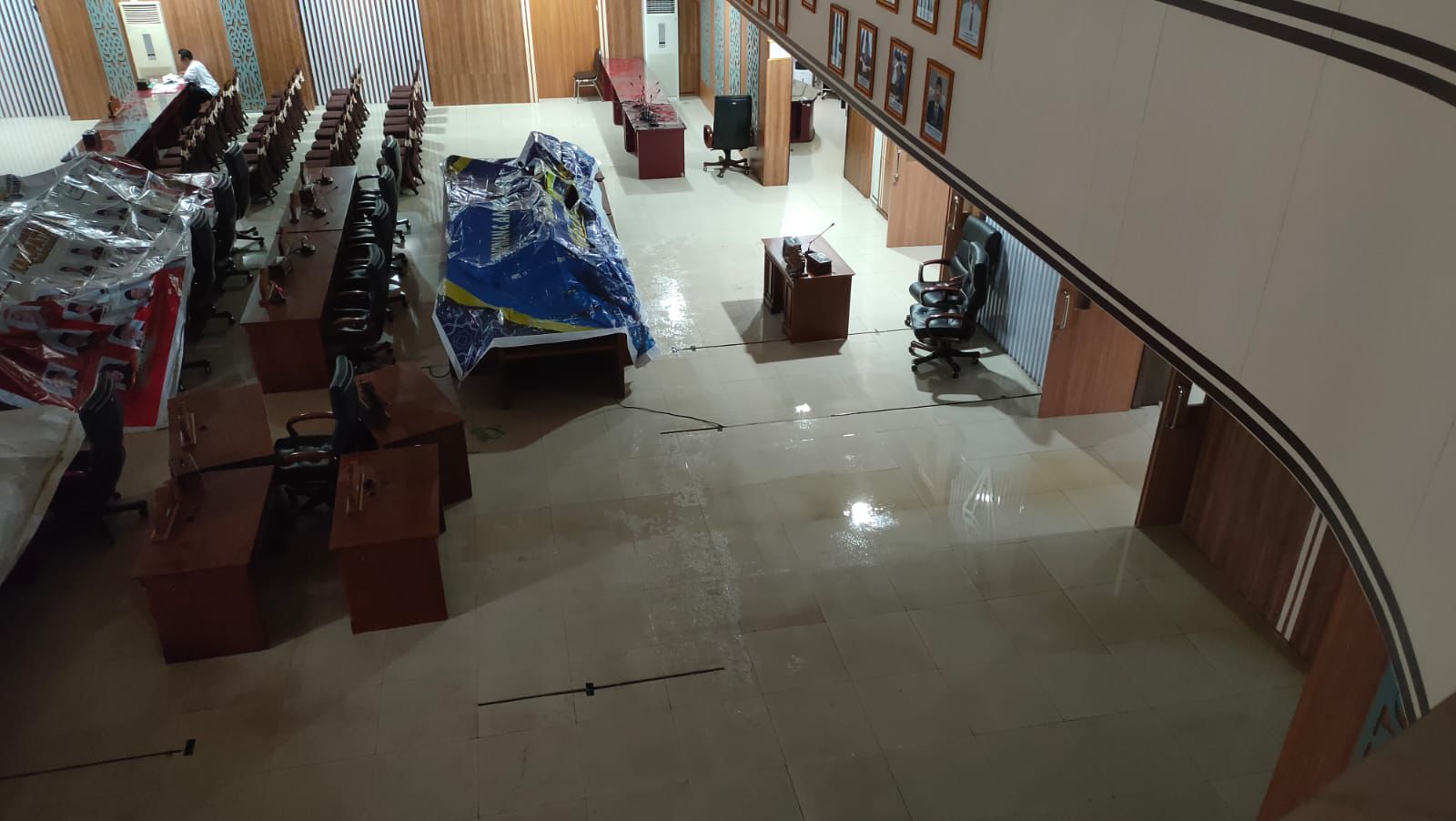 Ruang Paripurna DPRD Banjar Kebanjiran Akibat Cuaca Ekstrem di Martapura