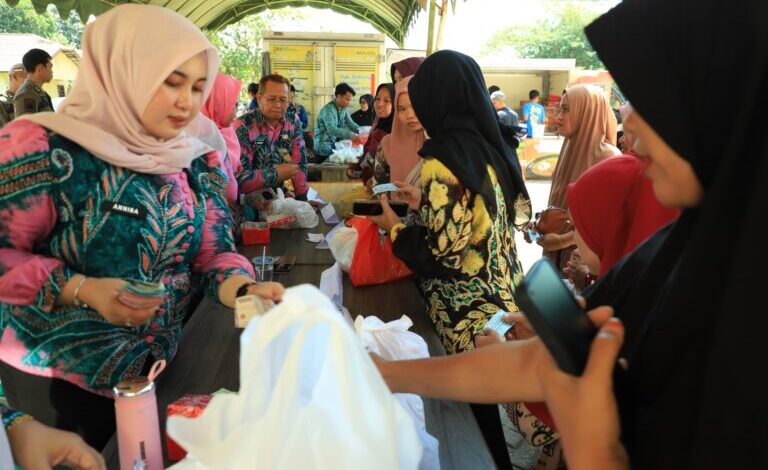 Warga HSU Serbu Lokasi Pangan Murah Serentak