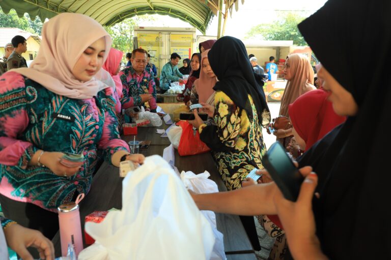 Warga HSU Serbu Lokasi Pangan Murah Serentak