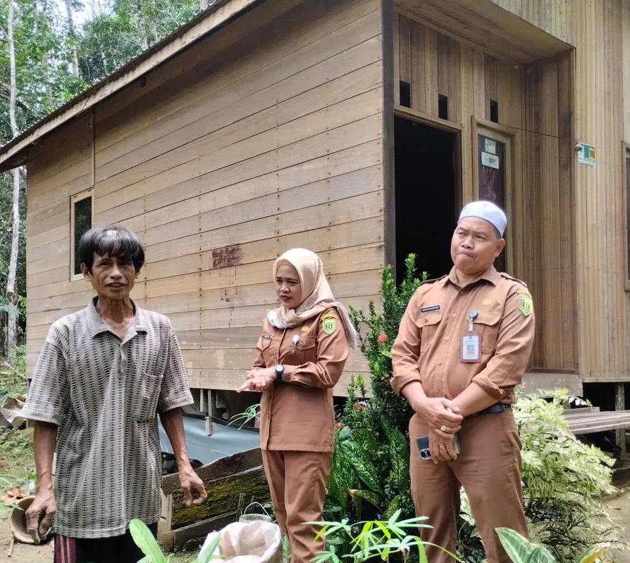 58 KK di Desa Pemarangan Kiwa Tabalong Berlistrik Tenaga Surya