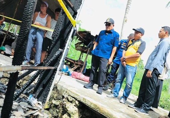 Bupati HSU Langsung Turun dan Berdialog dengan Korban Kebakaran