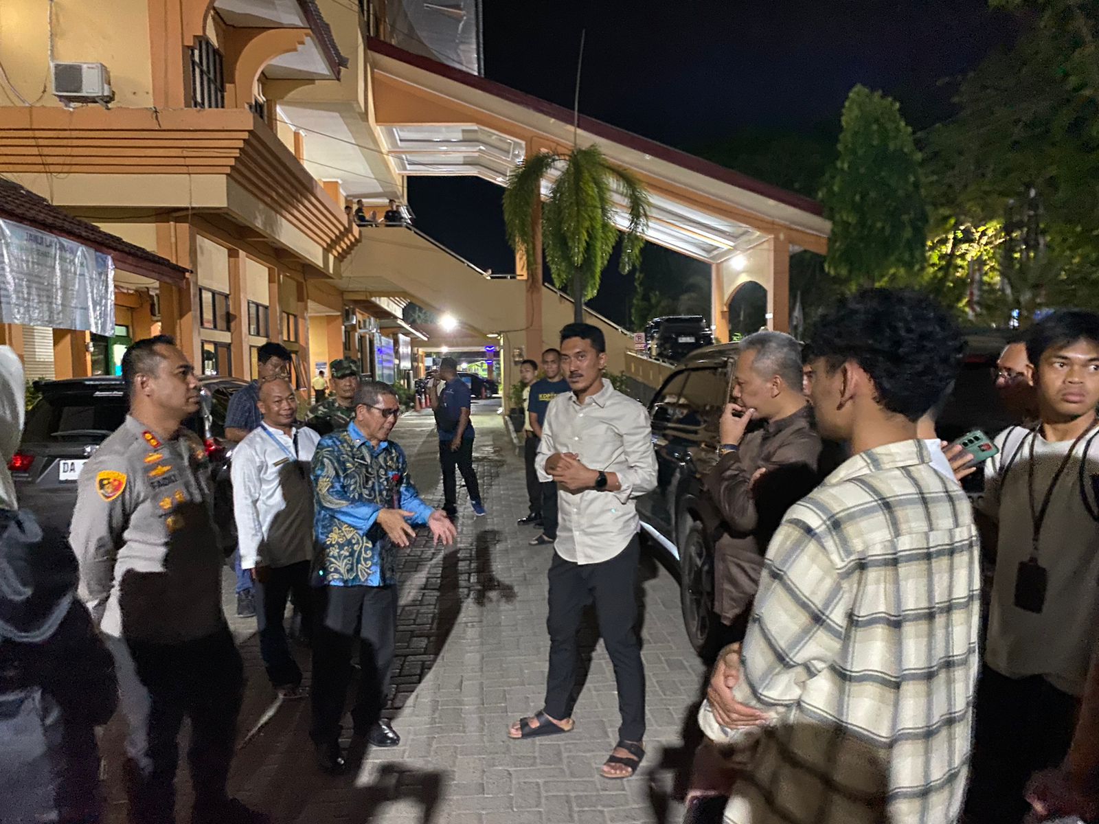 Bupati Banjar Turun Langsung Jenguk Puluhan Korban Keracunan MBG di Martapura