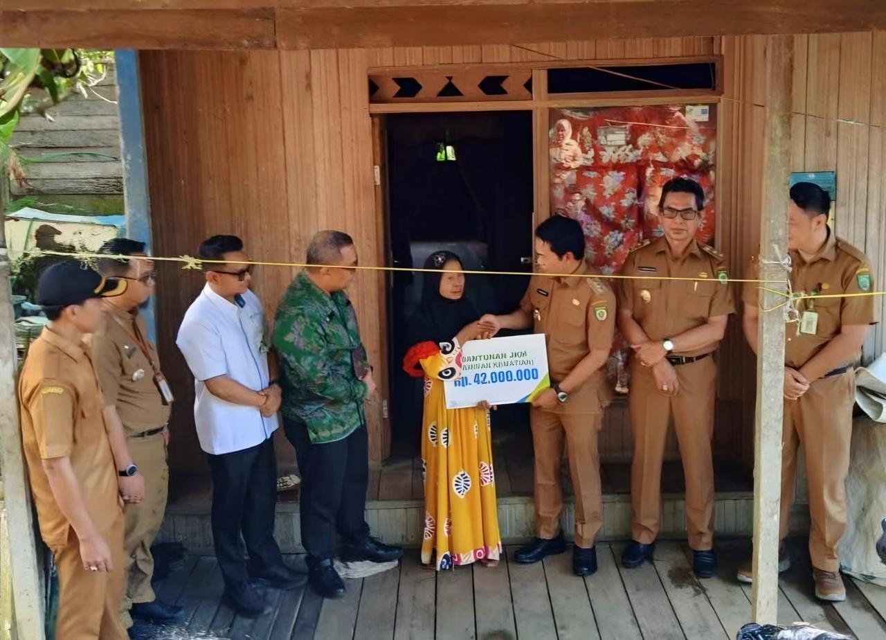 Pemkab Balangan Bersama BPJS Ketenagakerjaan Salurkan Santunan bagi Ahli Waris Peserta