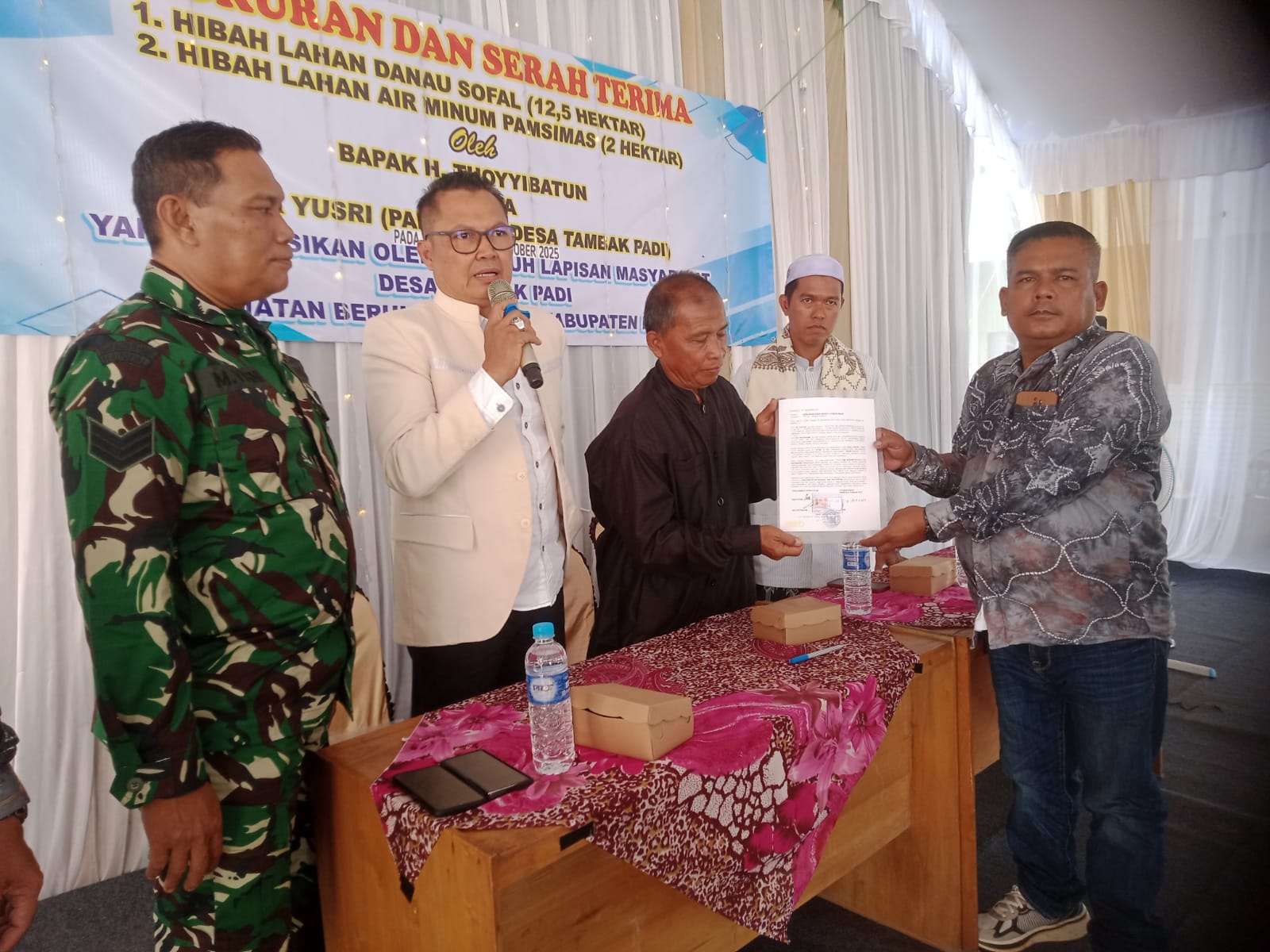 Pengusaha H.Thoyyibatun Hibahkan Dua Lahan Seluas 14,7 Hk Untuk Warga Setempat