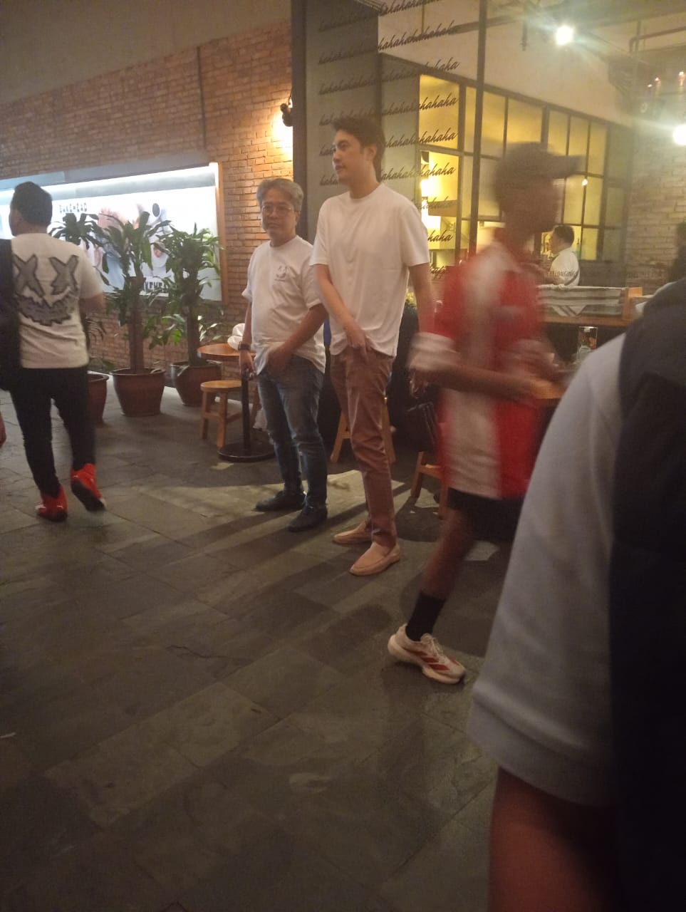 RICHARD TERDAKWA PENIPUAN BATUBARA LANGGAR TAHANAN RUMAH,JALAN_JALAN DI JAKARTA