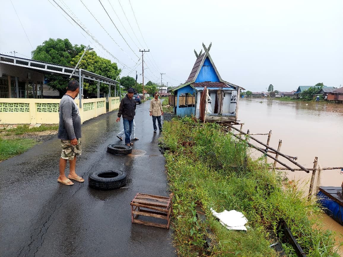 Jalan Penghubung Banjar – Batola di Tajau Landung Terancam Amblas