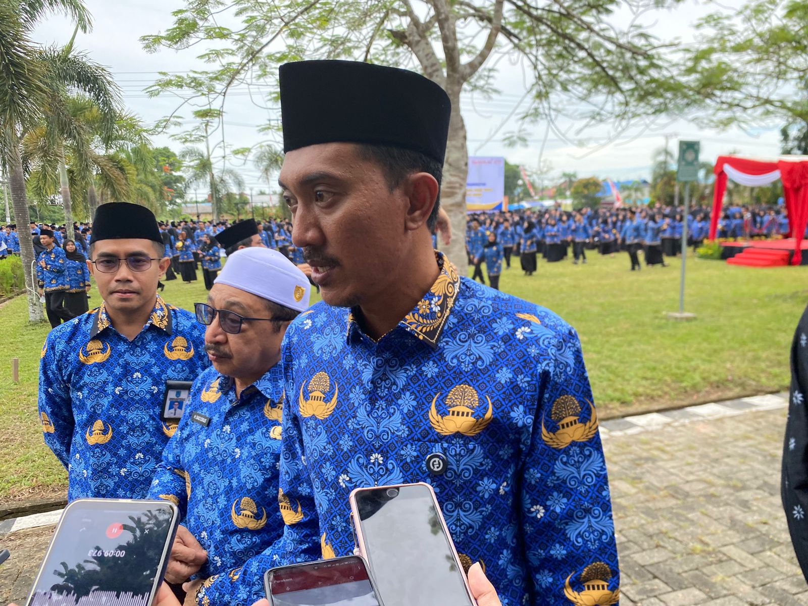 Serahkan SK PPPK Paruh Waktu, Bupati Banjar Sentil Fenomena “Gembok Kantor”