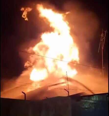 Api Lahap Gudang LPG di Banjarmasin Selatan, Warga Panik Tengah Malam!