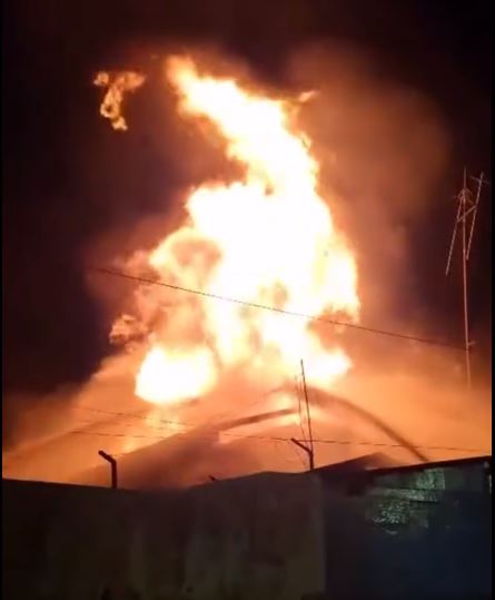 Api Lahap Gudang LPG di Banjarmasin Selatan, Warga Panik Tengah Malam!
