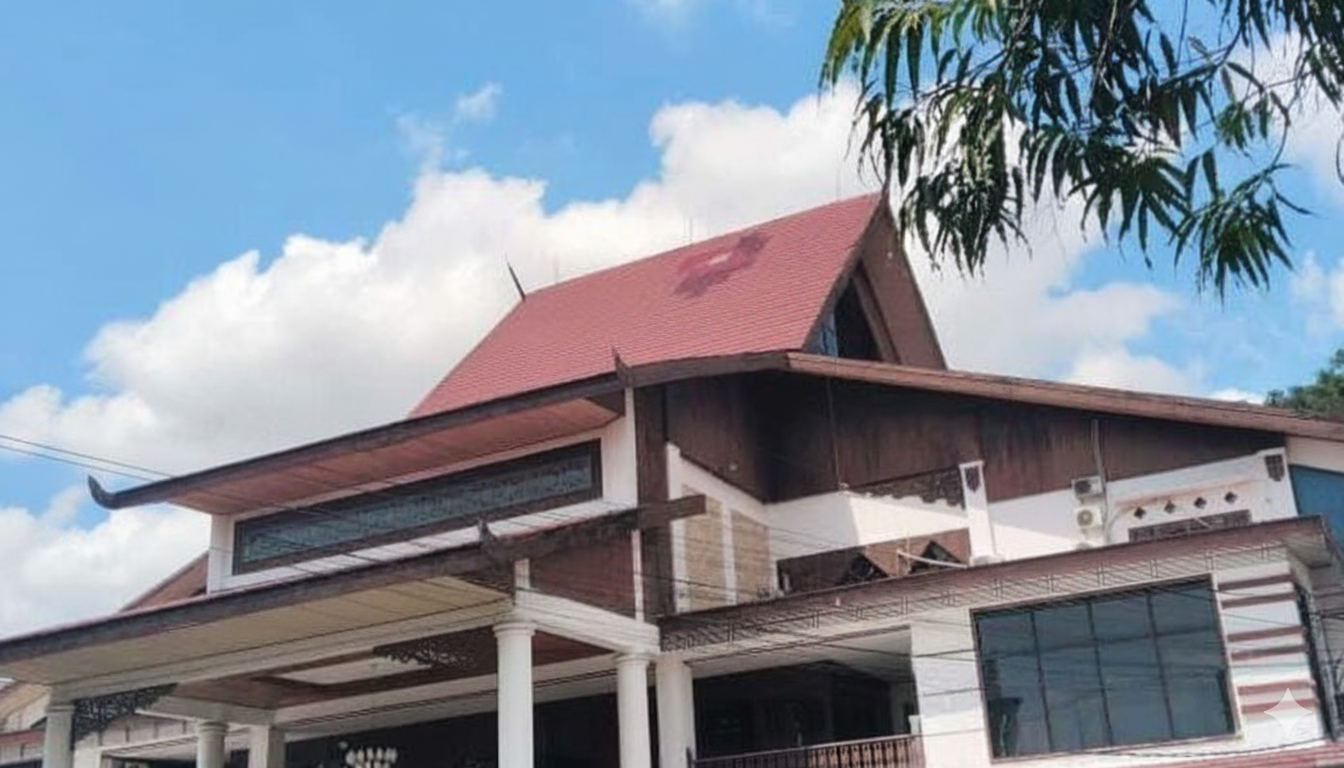 Atap Bocor Usai Diterjang Hujan, Ruang Paripurna DPRD Banjar Langsung Diperbaiki