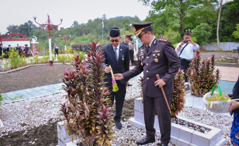 SEKDA HSS HADIRI UPACARA ZIARAH NASIONAL PERINGATAN HARI PAHLAWAN 2025 DI PUSARA BHAKTI BANUA