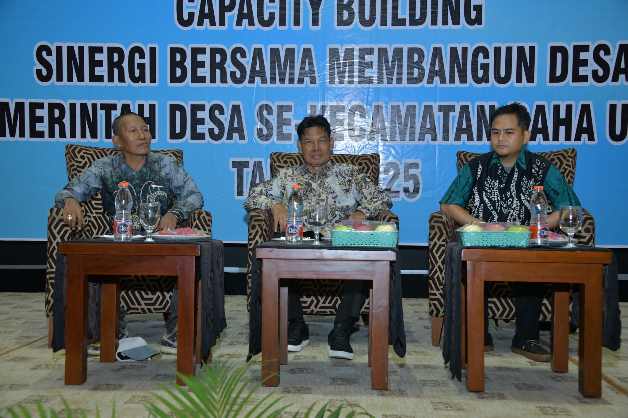 Wabup H. Suriani Hadiri Malam Keakraban Aparatur Desa Daha Utara, Tekankan Penguatan Kapasitas Pemerintahan