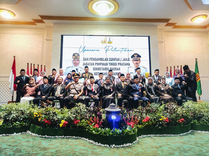 Wali Kota Banjarbaru Erna Lisa Halaby Lantik Sekda dan 11 Pejabat Tinggi, Berikut Nama-Namanya