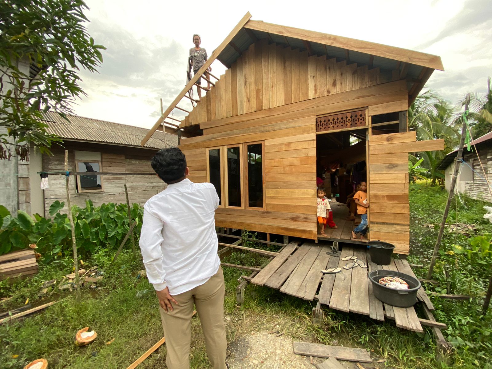 Perjuangan Legislator Muda Wahyu Akbar Kawal Bedah Rumah di Tatah Makmur Berbuah Manis