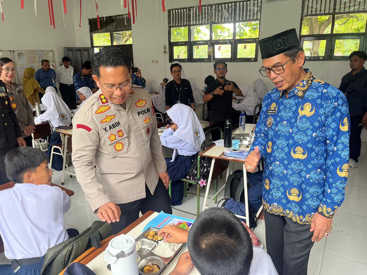 Kapolres dan Wabup Balangan Tinjau Program Makan Bergizi Gratis di Paringin Selatan