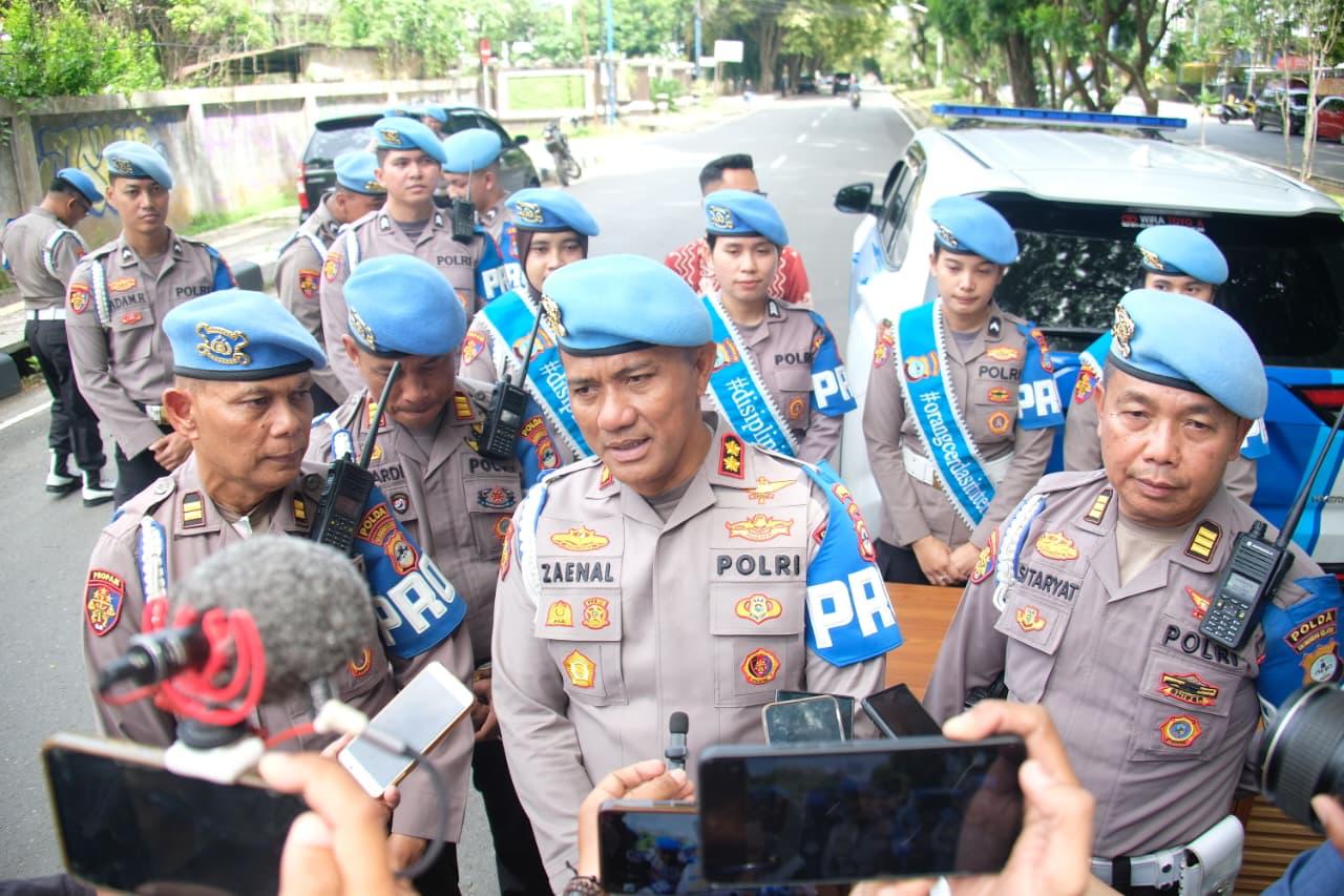 Berbagi Jumat Berkah, Ojol dan Petugas Kebersihan Dapat Bingkisan dari Propam Polda Kalsel