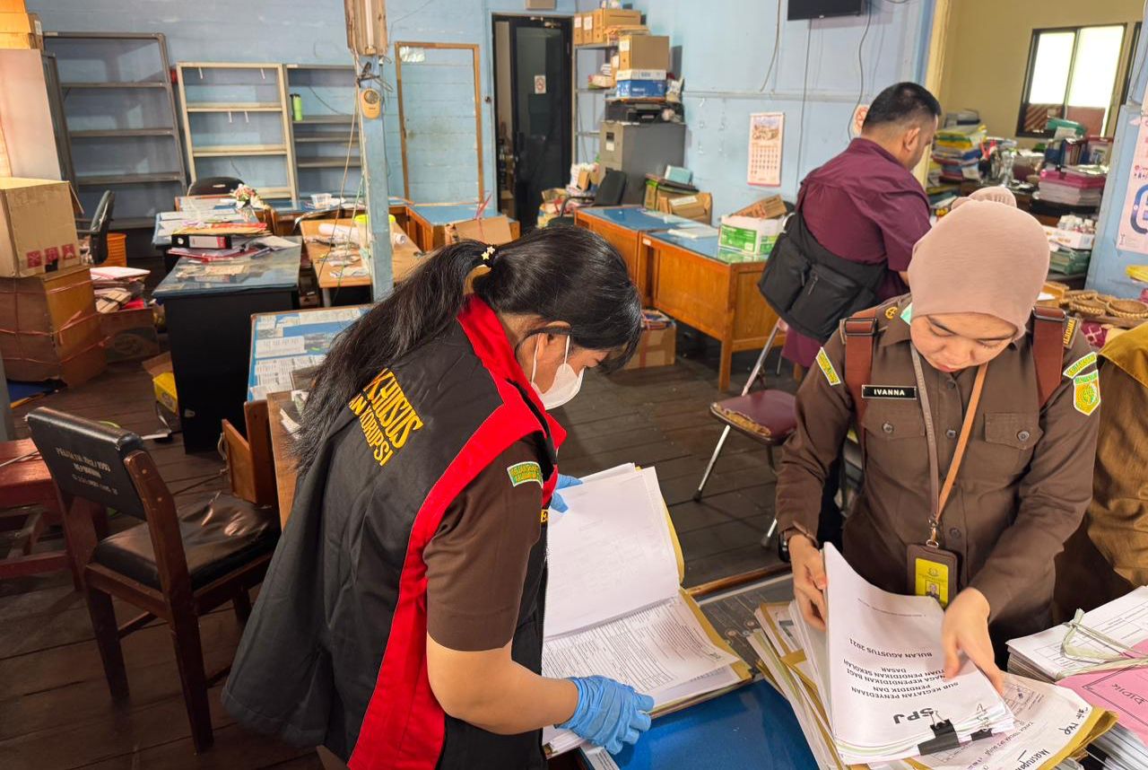 Diduga Ada Korupsi, Penyidik Kejari Geledah Kantor Disdik Banjarmasin