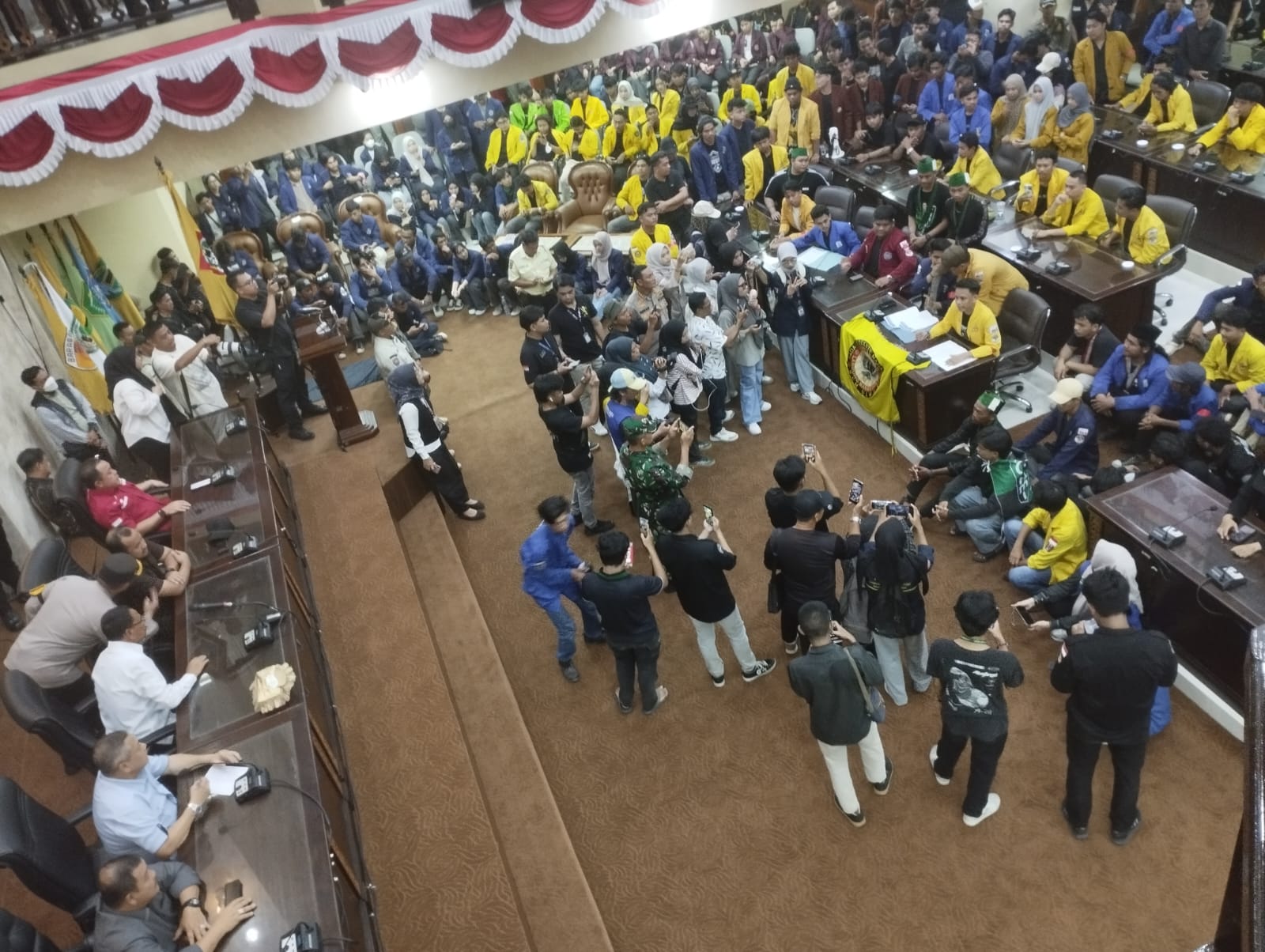 Mahasiswa Masuk Rumah Banjar, Audiensi dengan DPRD Kalsel Berlangsung Lancar