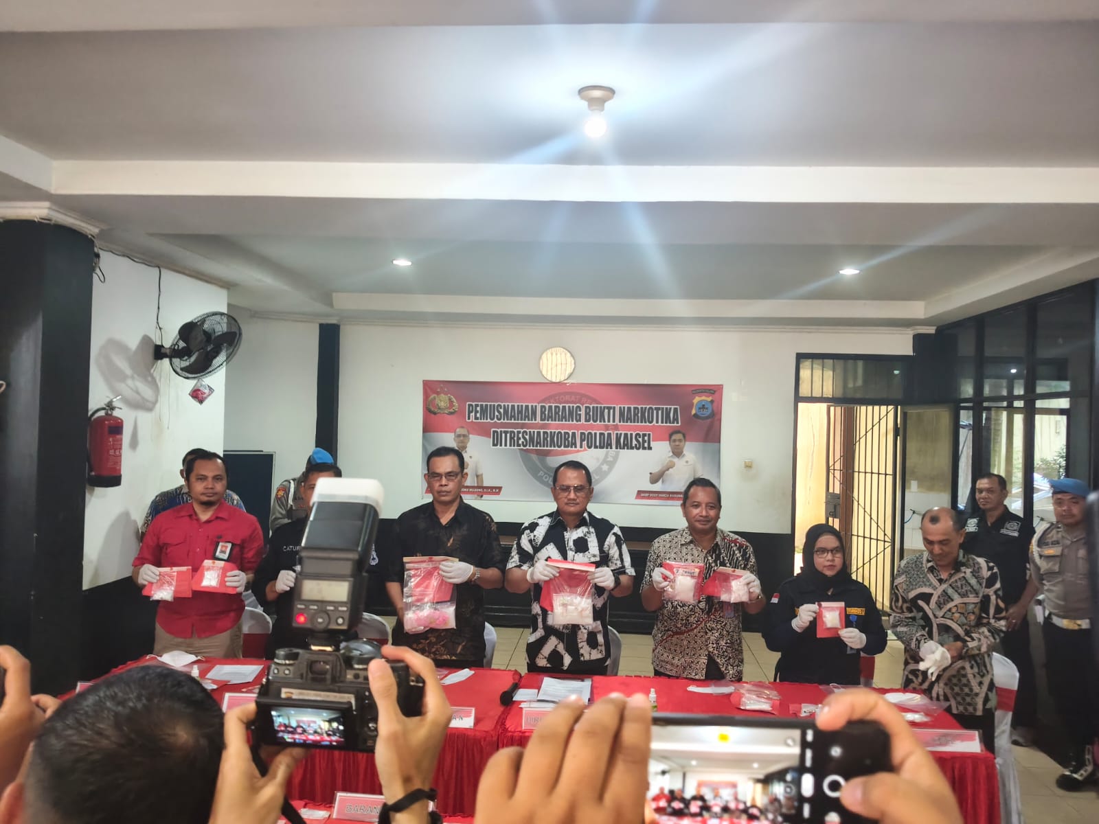 Polda Kalsel Musnahkan 1,4 Kg Sabu dan Ratusan Ekstasi, Ungkap 57 Tersangka dalam Tiga Bulan