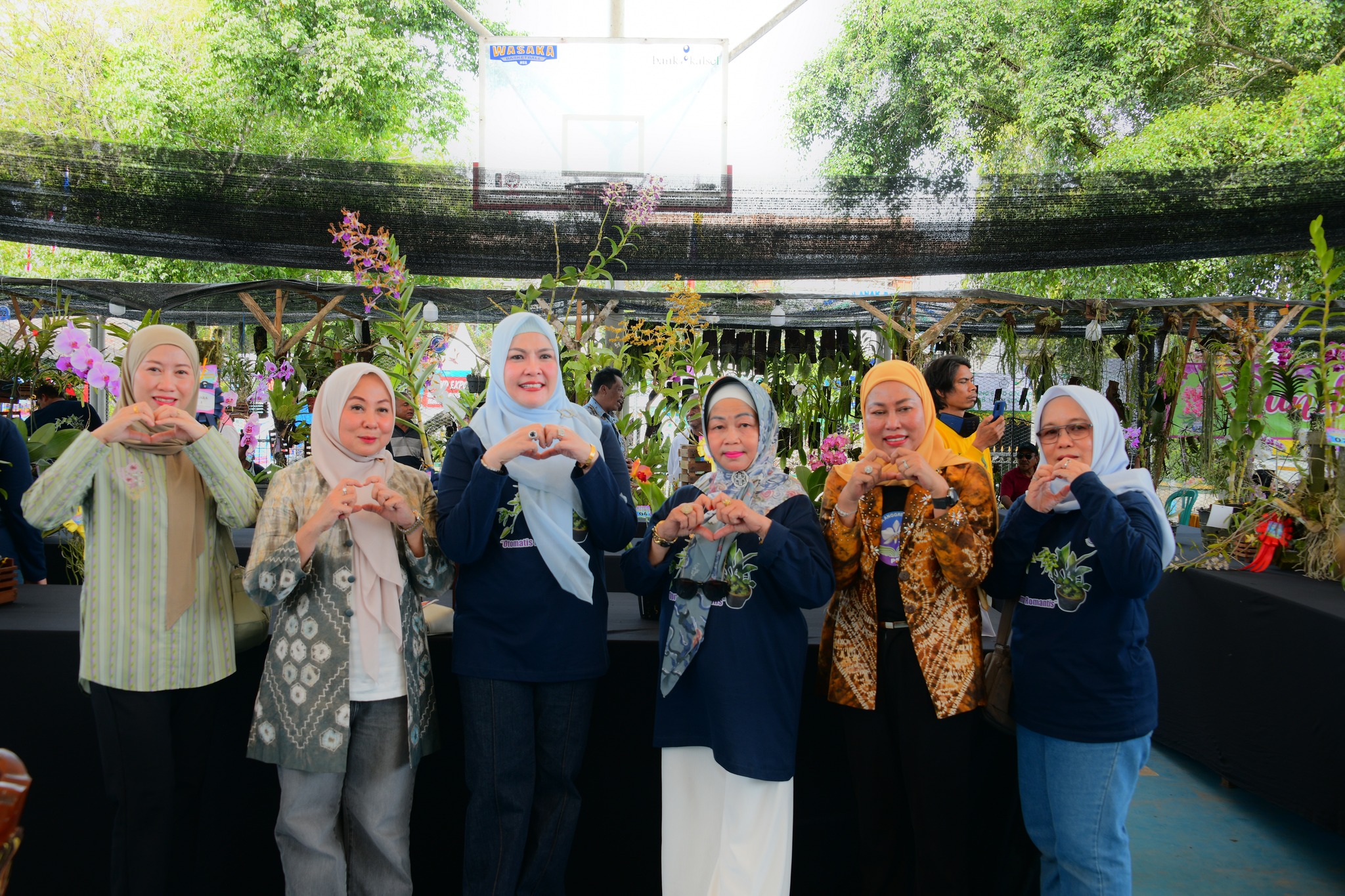 Ketua TP PKK HSS Hadiri Festival Anggrek dan Bonsai se-Kalsel Meriahkan Harjad ke-75