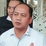 Kasi Datun Kejari HSU, Tri Taruna, ditetapkan tersangka terkait dugaan penyalahgunaan bantuan. OTT KPK sempat nyaris membahayakan penyidik